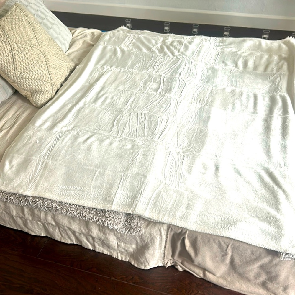 Brand New Bedsure Fleece Blanket